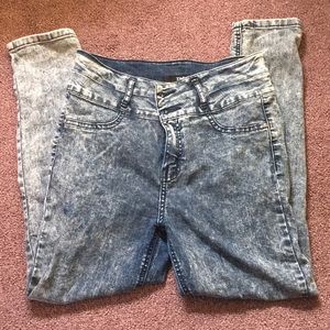 High waisted stone washed jeans